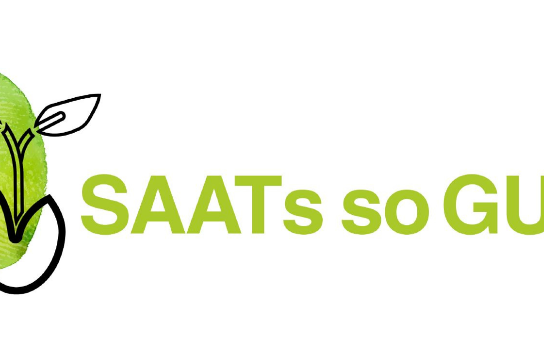 Ein Logo mit einem Samen und einem Keimling, begleitet von dem Text „SAATs so GUT!“. Symbolisiert Wachstum und positive Botschaft.